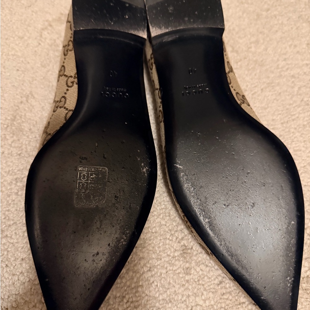 Gucci Beige Monogram Loafers with Gold Detail - Picture 2 of 9